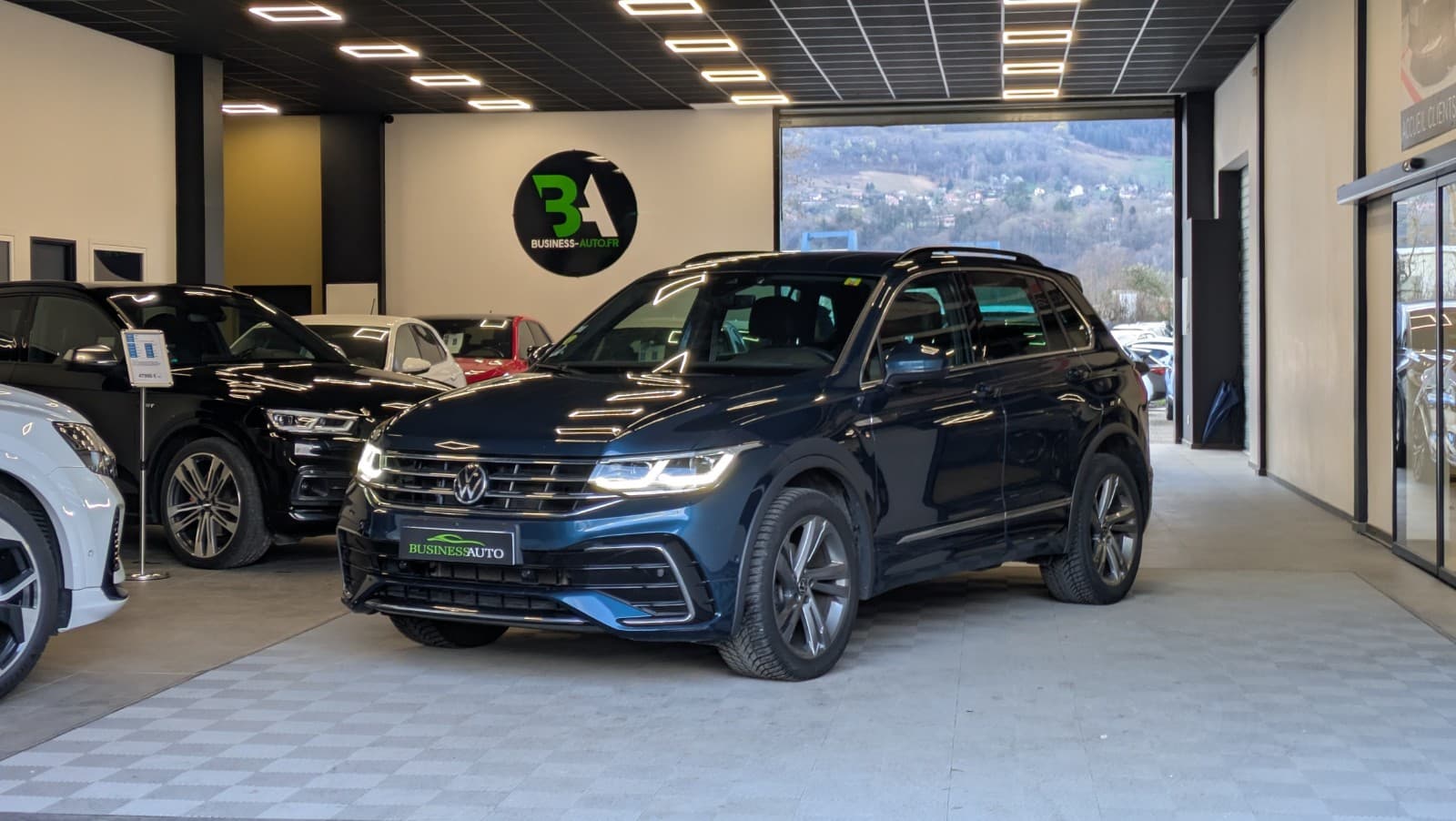 VOLKSWAGEN TIGUAN 2.0L TDI 150cv DSG7 4Motion R-Line / CarPlay / Caméra de recul / GPS