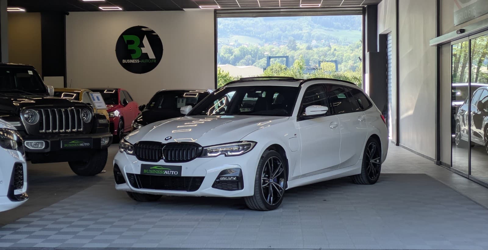 BMW SERIE 3 TOURING G21 330e xDrive 292cv BVA8 M Sport / GPS / Caméra de recul / CarPlay