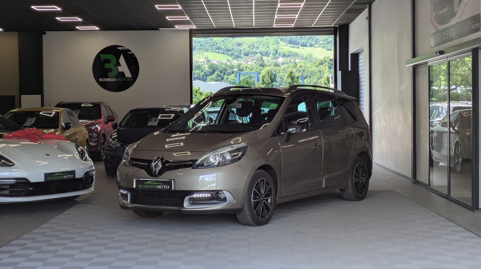 RENAULT GRAND SCENIC III dCi 110cv eco2 Limited 7 places / GPS / Régulateur de vitesse / Clim