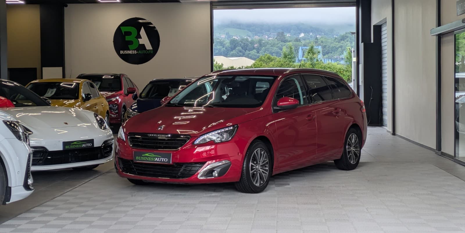 PEUGEOT 308 1.2i 130cv S&S BVM6 Allure / GPS / Caméra de recul / Bluetooth