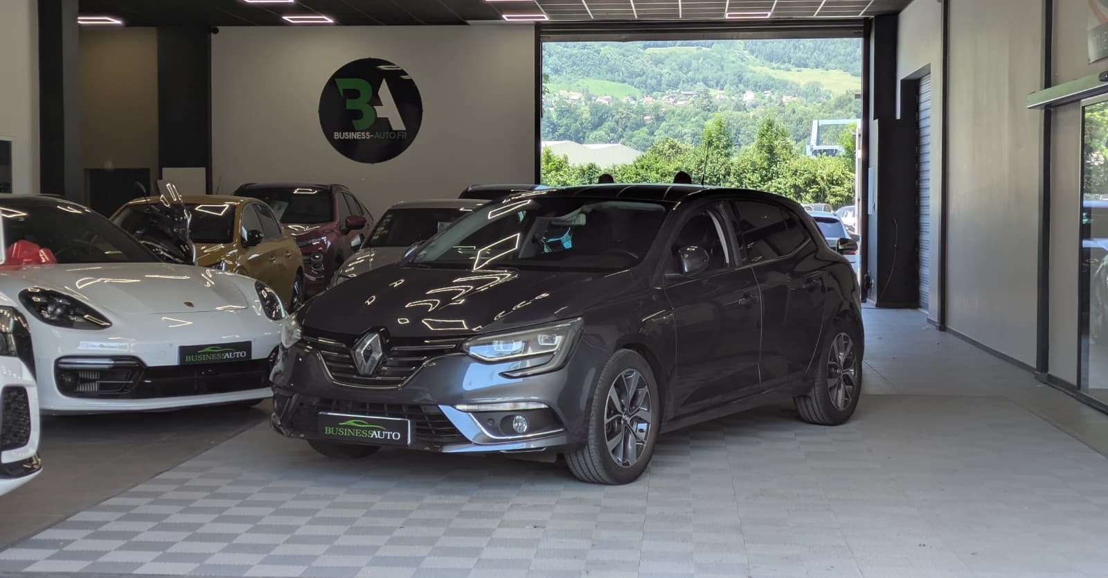 RENAULT MEGANE IV BERLINE TCe 130 Energy Intens