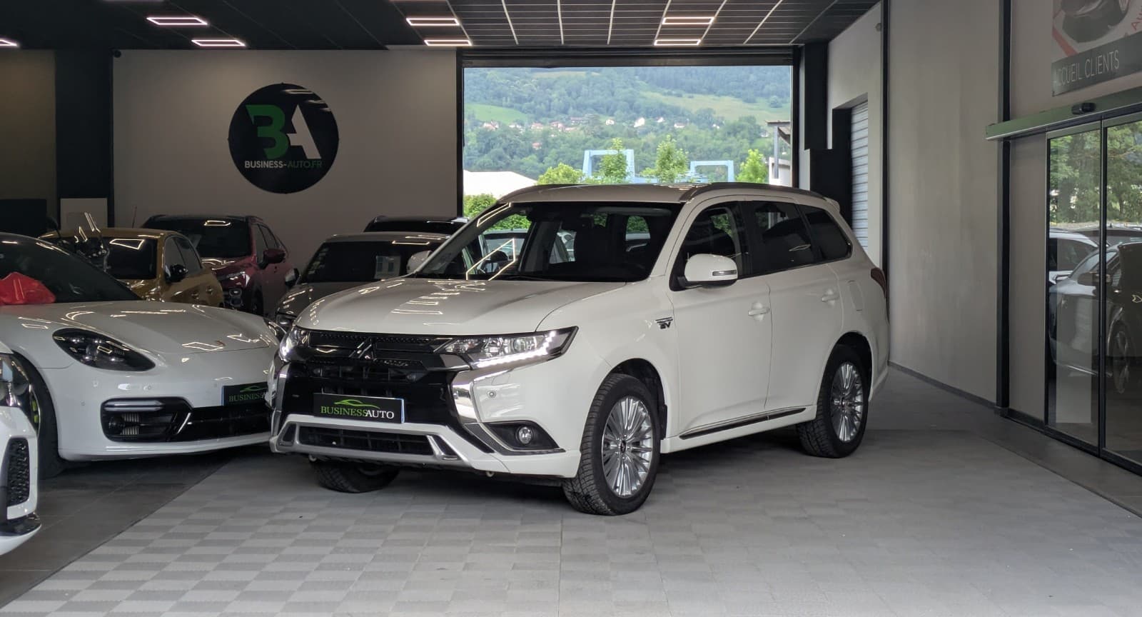 MITSUBISHI OUTLANDER PHEV 2.4l PHEV 224cv Twin Motor 4WD Intense / Camera / Crit'Air 1