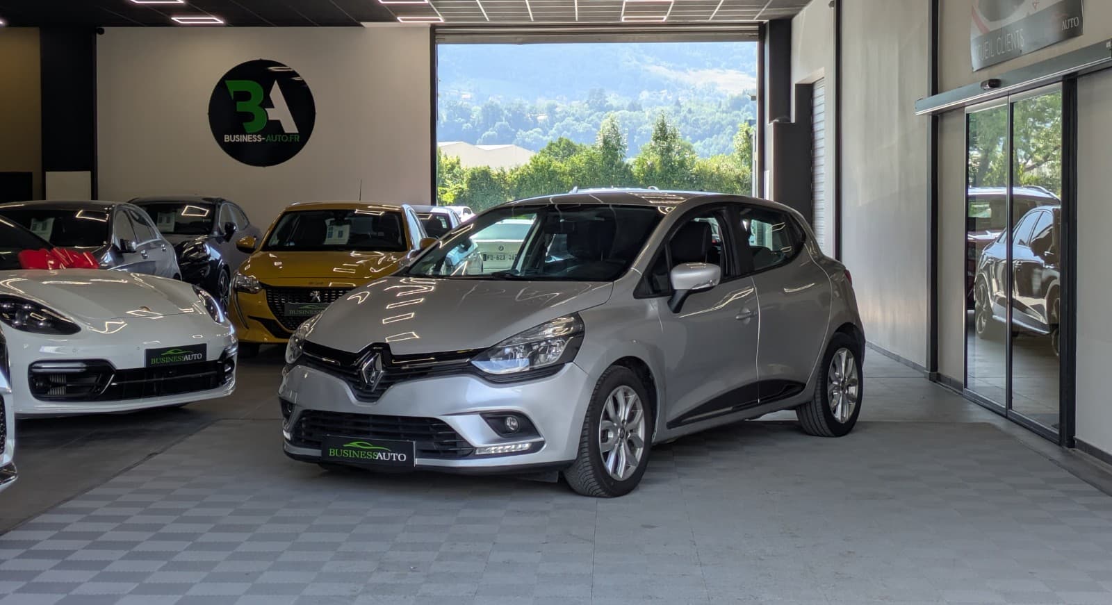 RENAULT CLIO IV dCi 90cv Energy EDC / GPS / Radar / Régulateur Limiteur / 5 portes