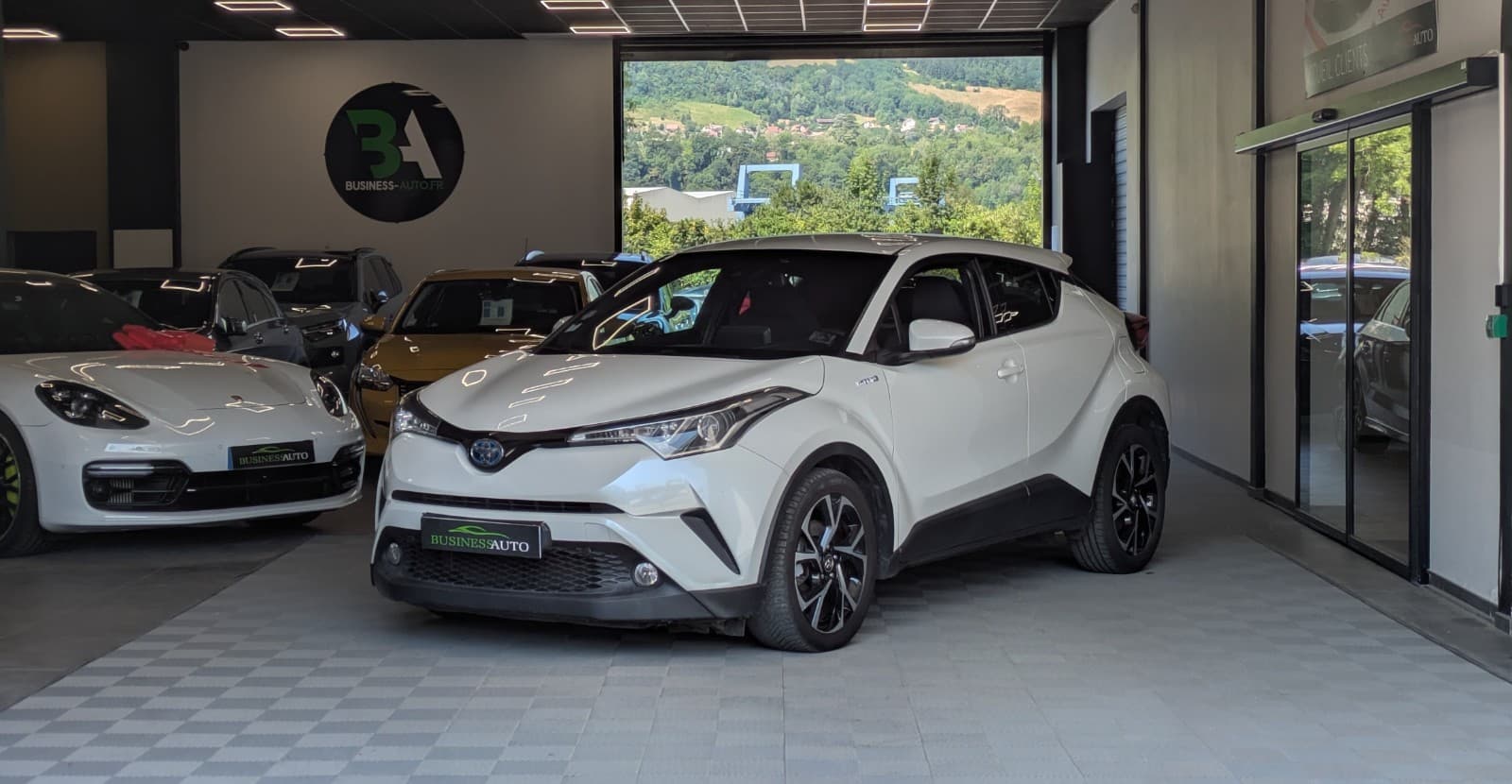 TOYOTA C-HR HYBRIDE PRO RC18 122h Edition / GPS / Camera / Sièges Chauffants
