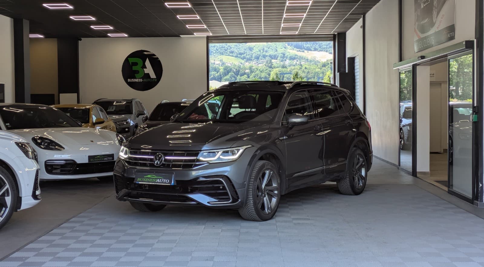 VOLKSWAGEN TIGUAN ALLSPACE 2.0 TDI 150ch DSG7 R-Line / Toit Ouvrant / Camera 360 / CarPlay / Park Assist / 7 Places