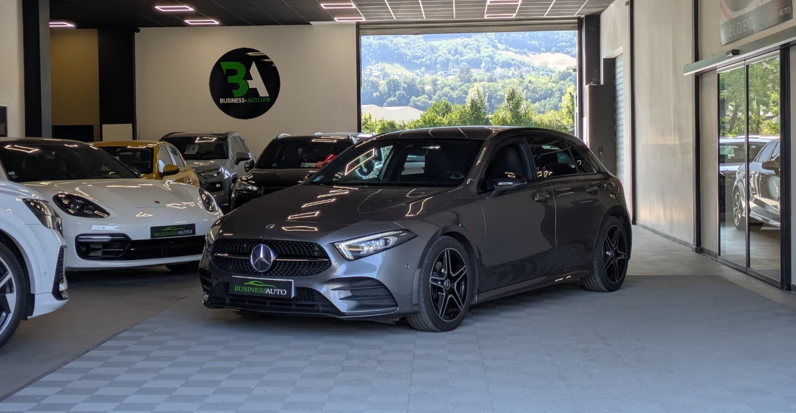 MERCEDES CLASSE A 200 7G-DCT 163cv AMG Line / Pack Premium Plus / Camera / Sièges Chauffants