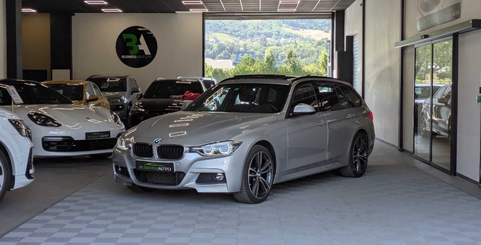 BMW SERIE 3 TOURING F31 LCI 320d xDrive 190cv M Sport A / Toit Ouvrant / Sièges Chauffants / Camera 360 / Affichage Tete Haute