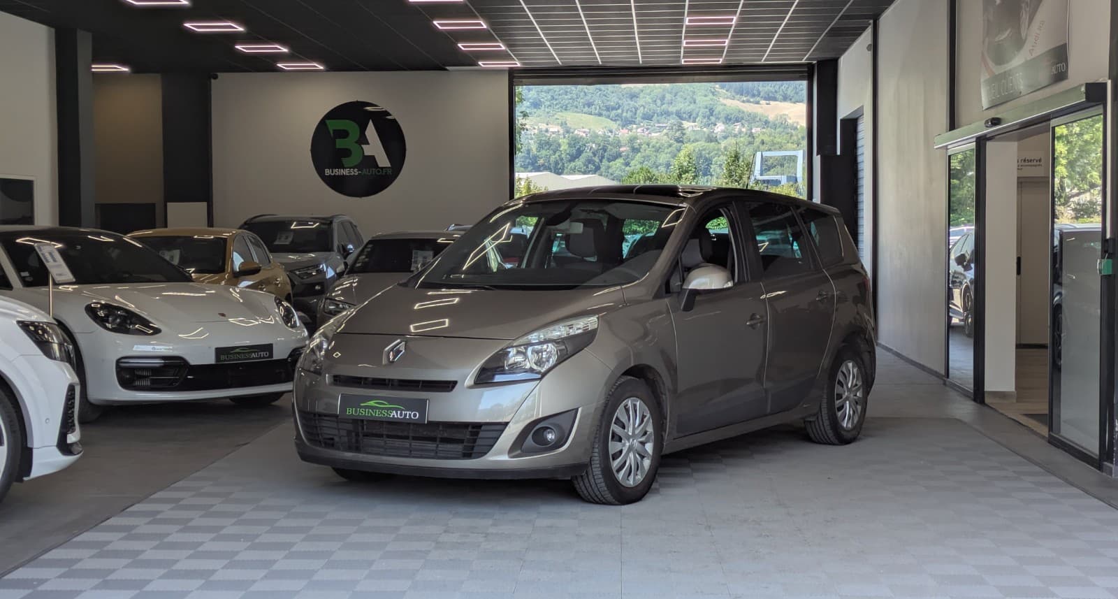 RENAULT GRAND SCENIC III dCi 110cv Privilège / Toit Ouvrant / GPS / Clim Auto