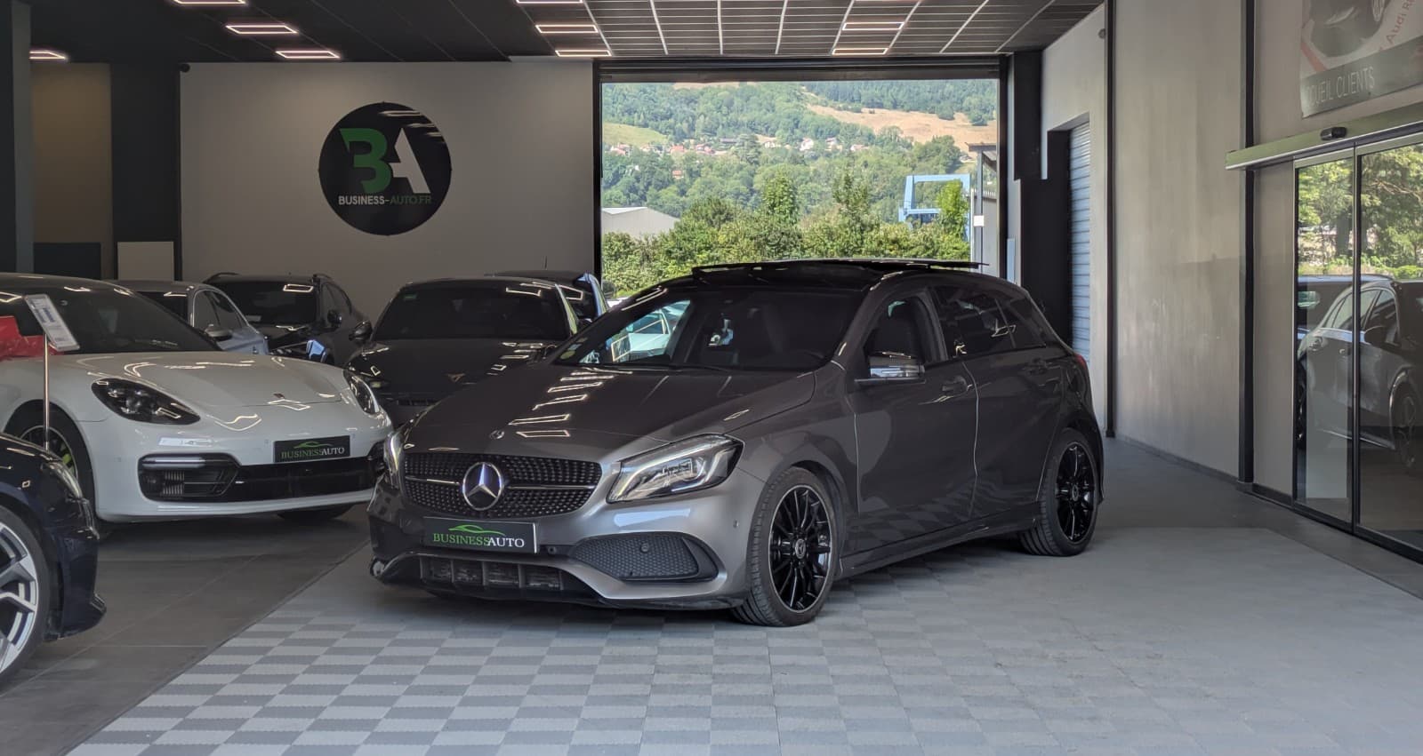 MERCEDES CLASSE A 200 d 136cv 7G-DCT 4-Matic Fascination / Pack AMG / Toit Ouvrant / Grand Ecran / Camera