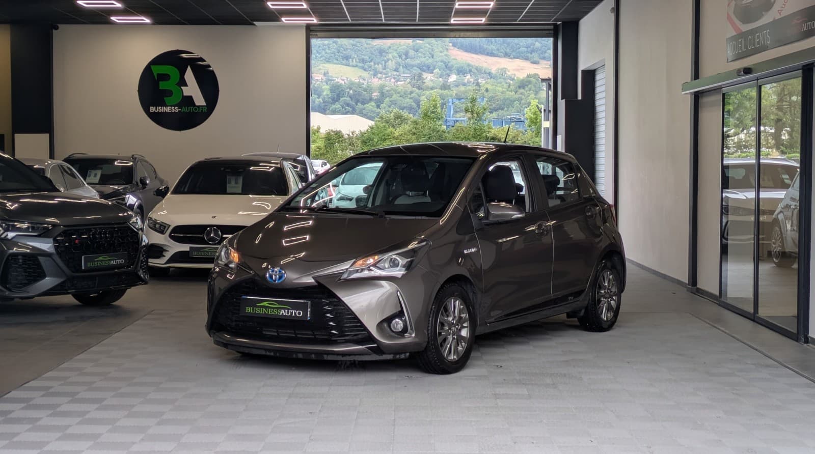 TOYOTA YARIS HYBRIDE MC2 100h Dynamic / Camera / Clim Auto / Régulateur / 5 Portes