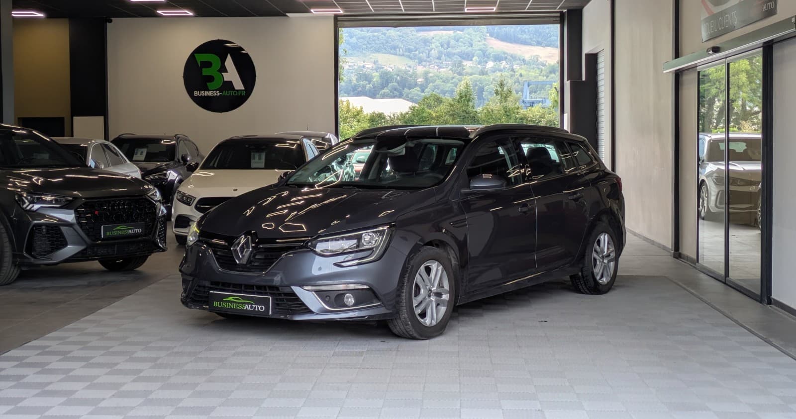 RENAULT MEGANE IV ESTATE BUSINESS lue dCi 115 Business