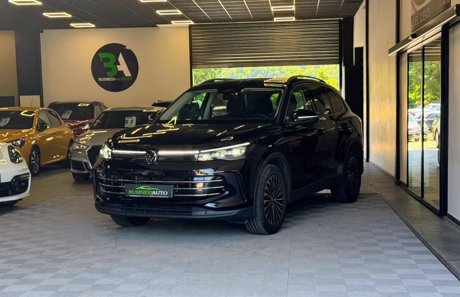 VOLKSWAGEN TIGUAN 2.0 TDI 150cv DSG7 Elegance / Toit Ouvrant / Camera 360 / Sièges Chauffants / CarPlay