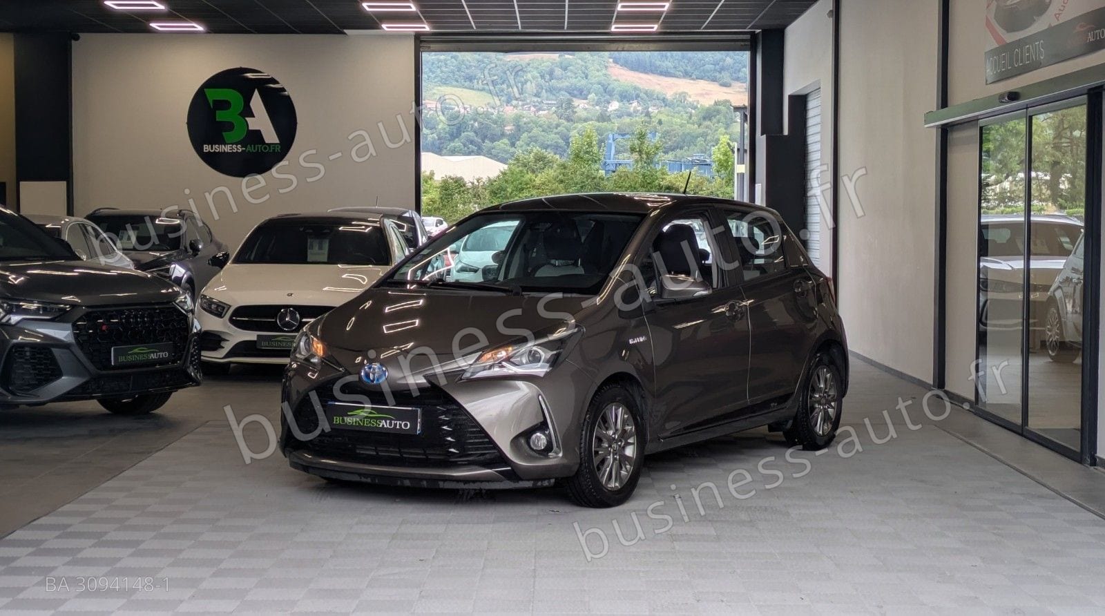 TOYOTA YARIS HYBRIDE MC2 100h Dynamic / Camera / Clim Auto / Régulateur / 5 Portes